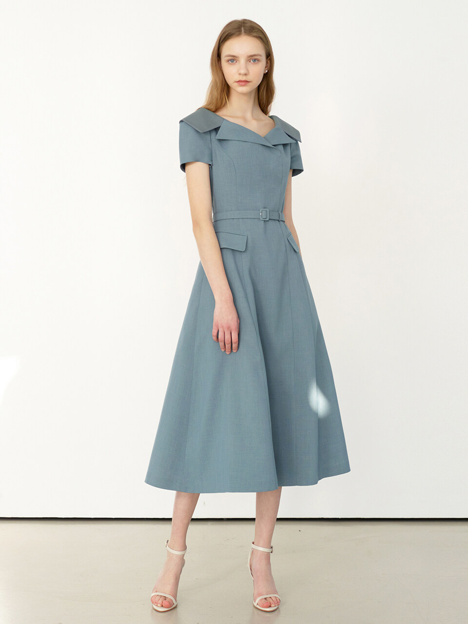 ALICE Wide V-Neck Notched Collar Dress (Shadow Green/Light Beige)