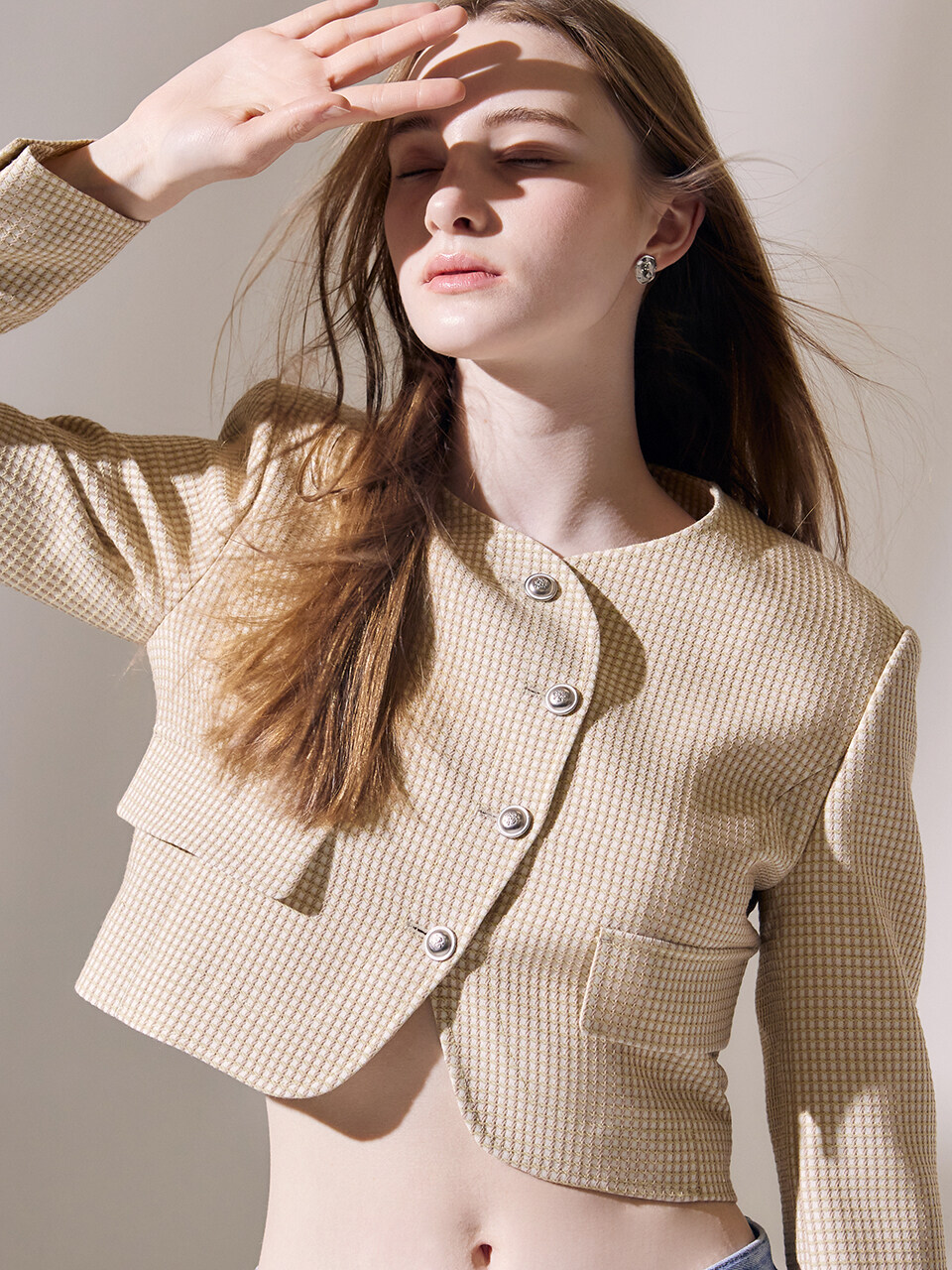 Peach-shaped Neck Crop Jacket_Beige