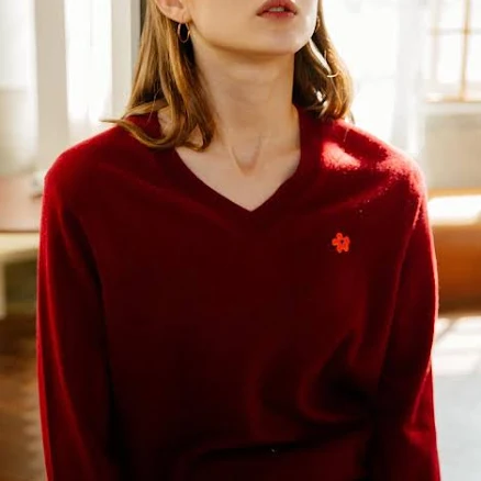 Viabon de Via Wool Floral V-Neck Sweater