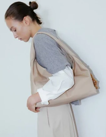LOEUVRE Tour Hobo Large