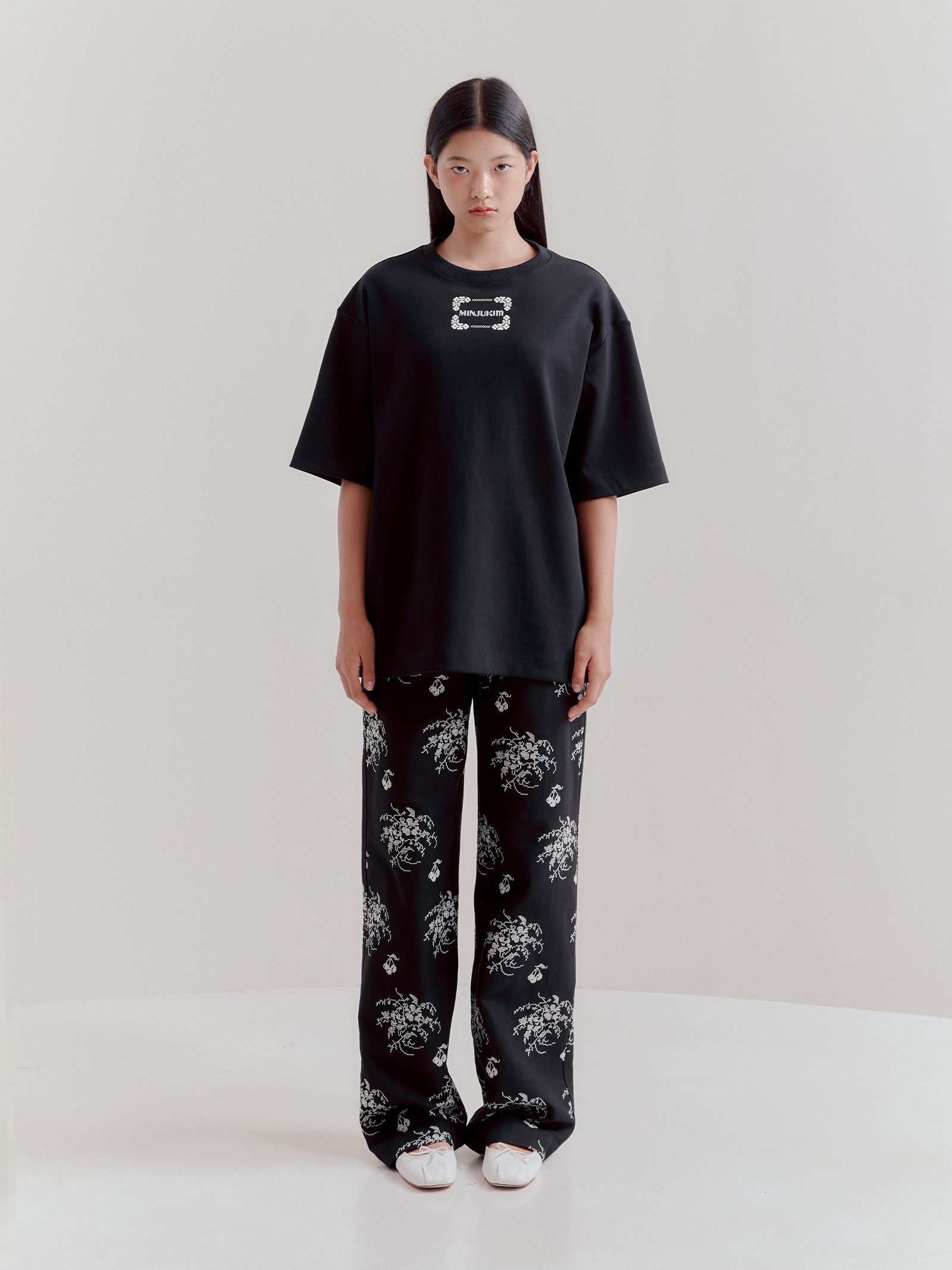 LOW WAIST EMBROIDERED DENIM PANT-BLACK
