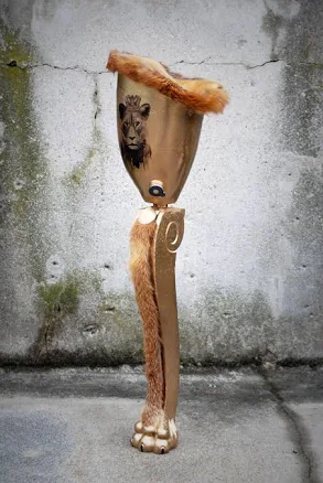 Extraordinary rare womens romantic "Miss Lionheart" pegleg prosthetic leg above knee amputee Beinprothese Holzbein peg leg