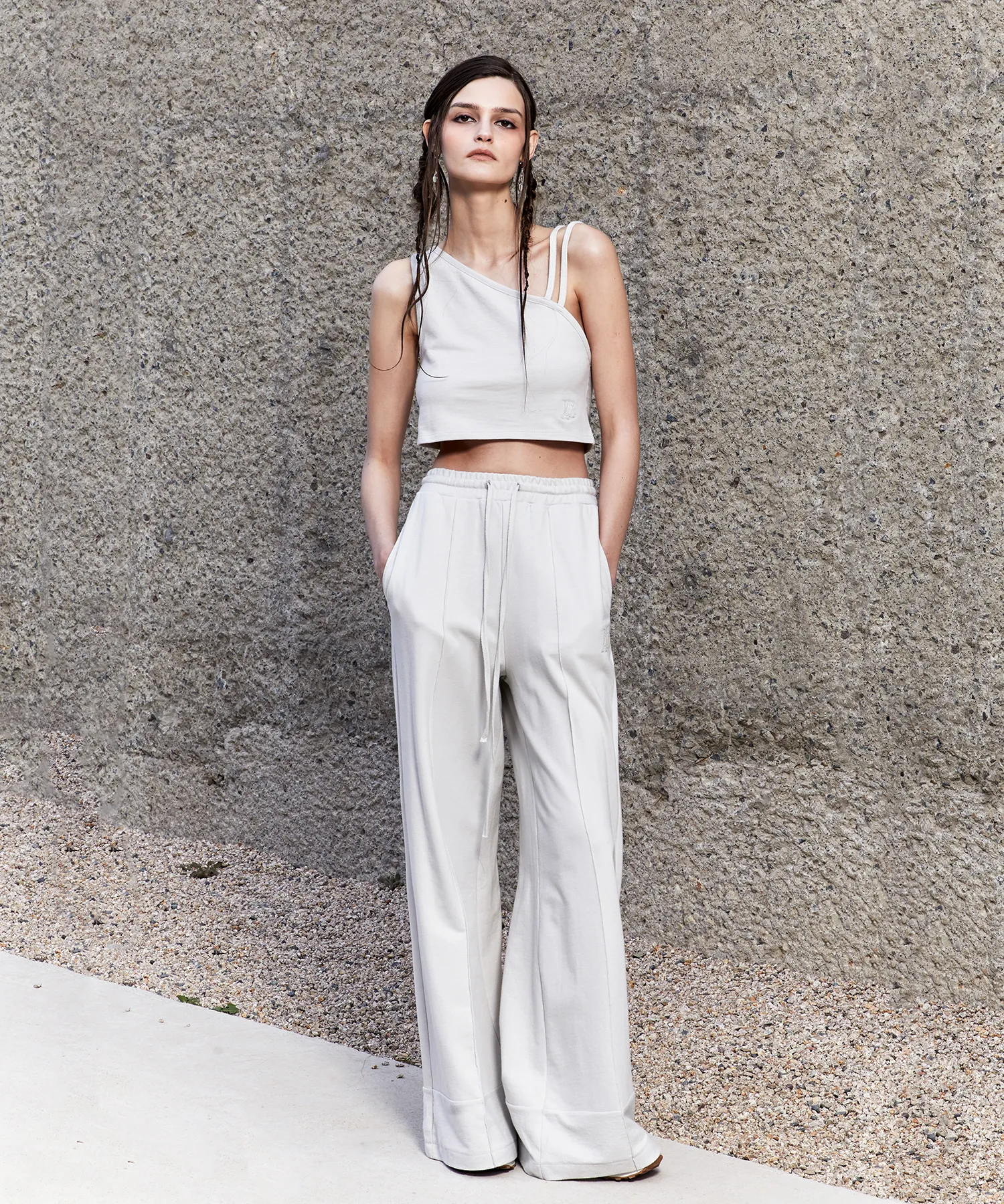 Signature sleeveless set-up wide pants - LIGHT BEIGE