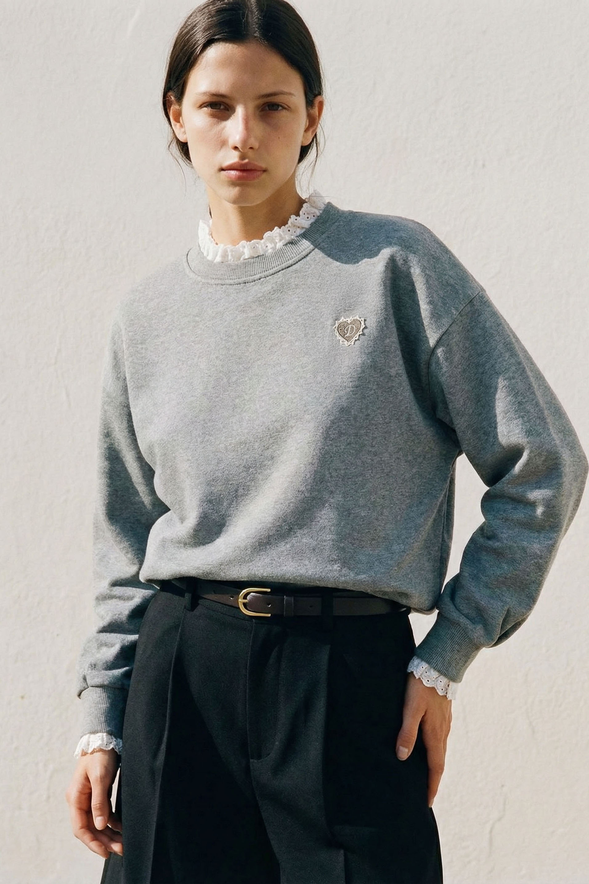 Eve Lettering Embroidered Neck Frill -Sweatshirt (Gray)