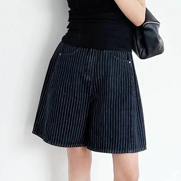 Wide Leg Bermuda Pants with Stripe Seam Accent