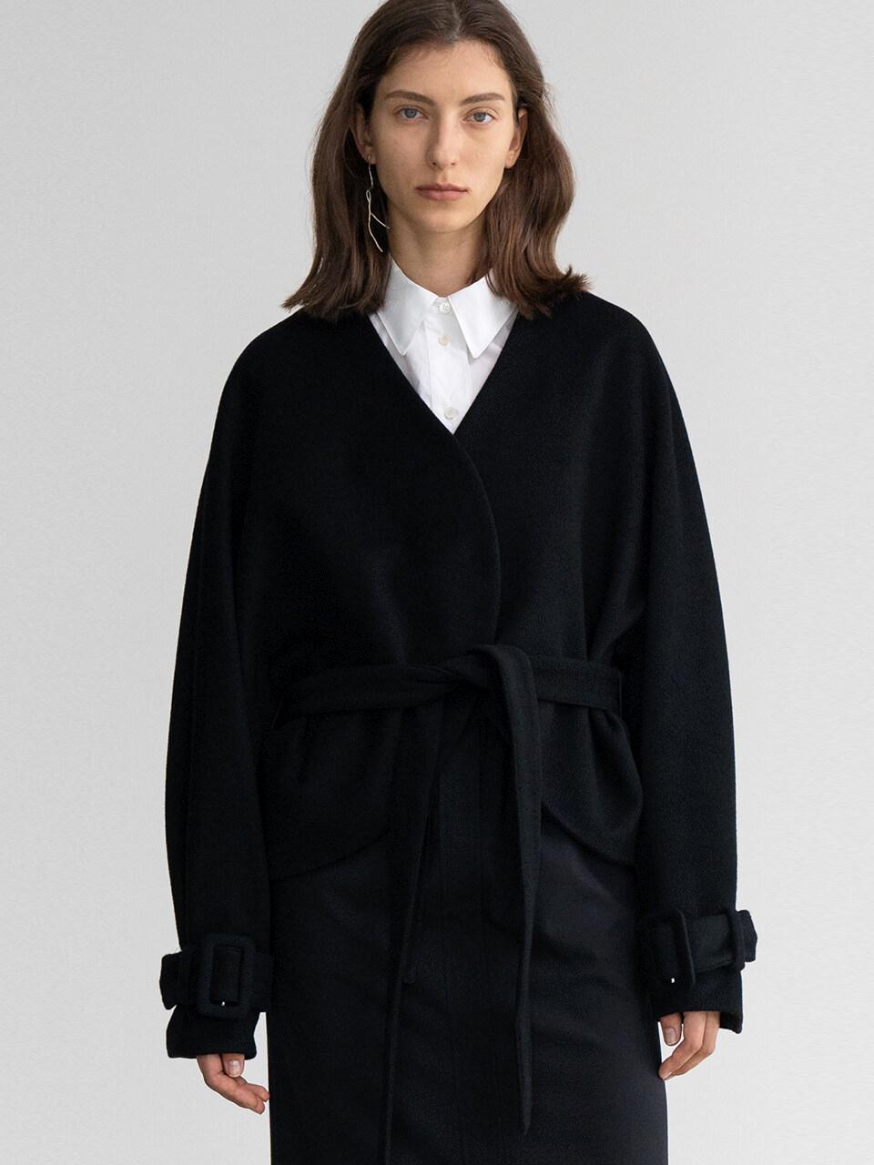 BUCKLED-WRIST WOOL JACKET (BLACK)