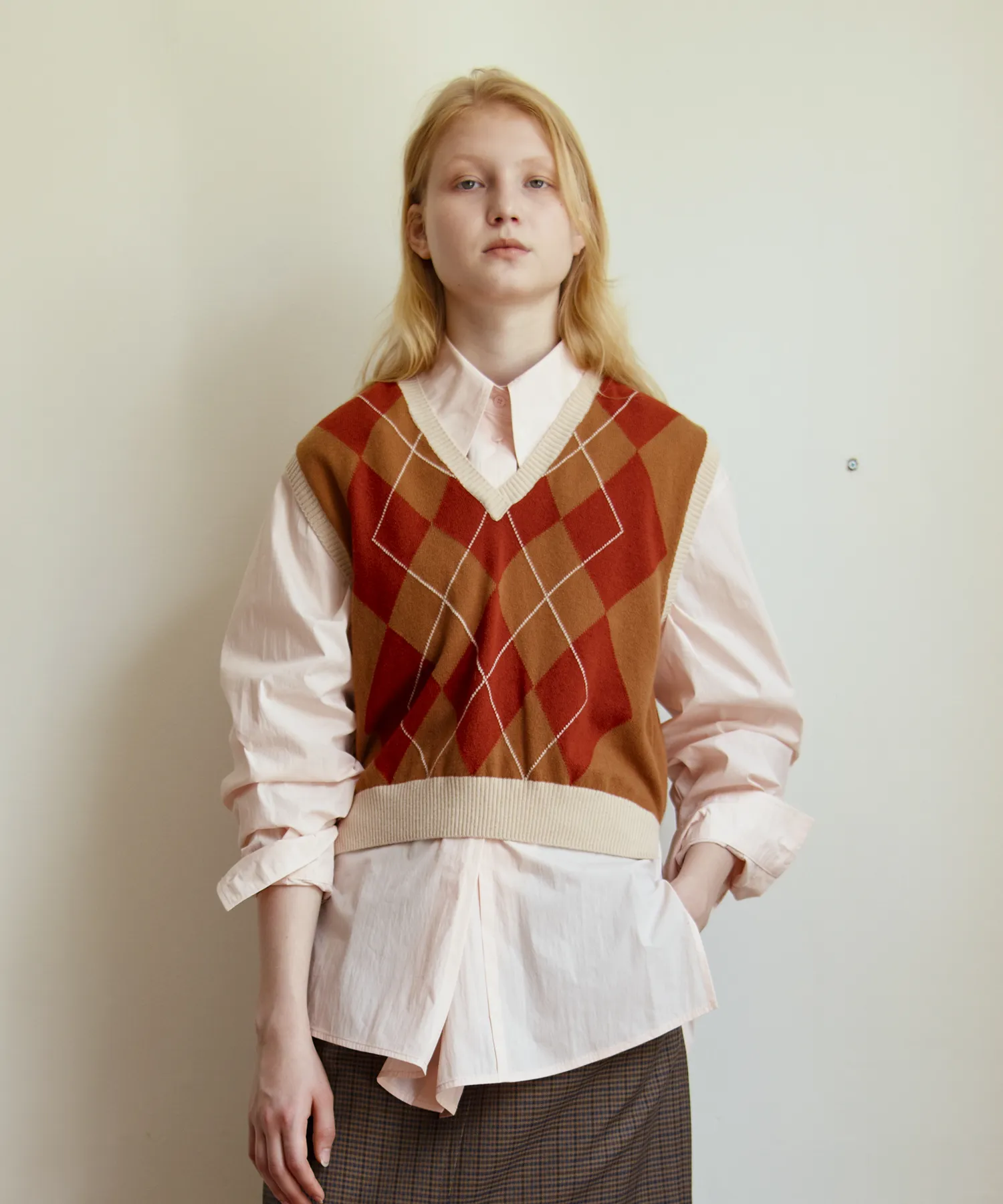 V-NECK ARGYLE SHORT VEST V-NECK ARGYLE SHORT VEST - CAMEL