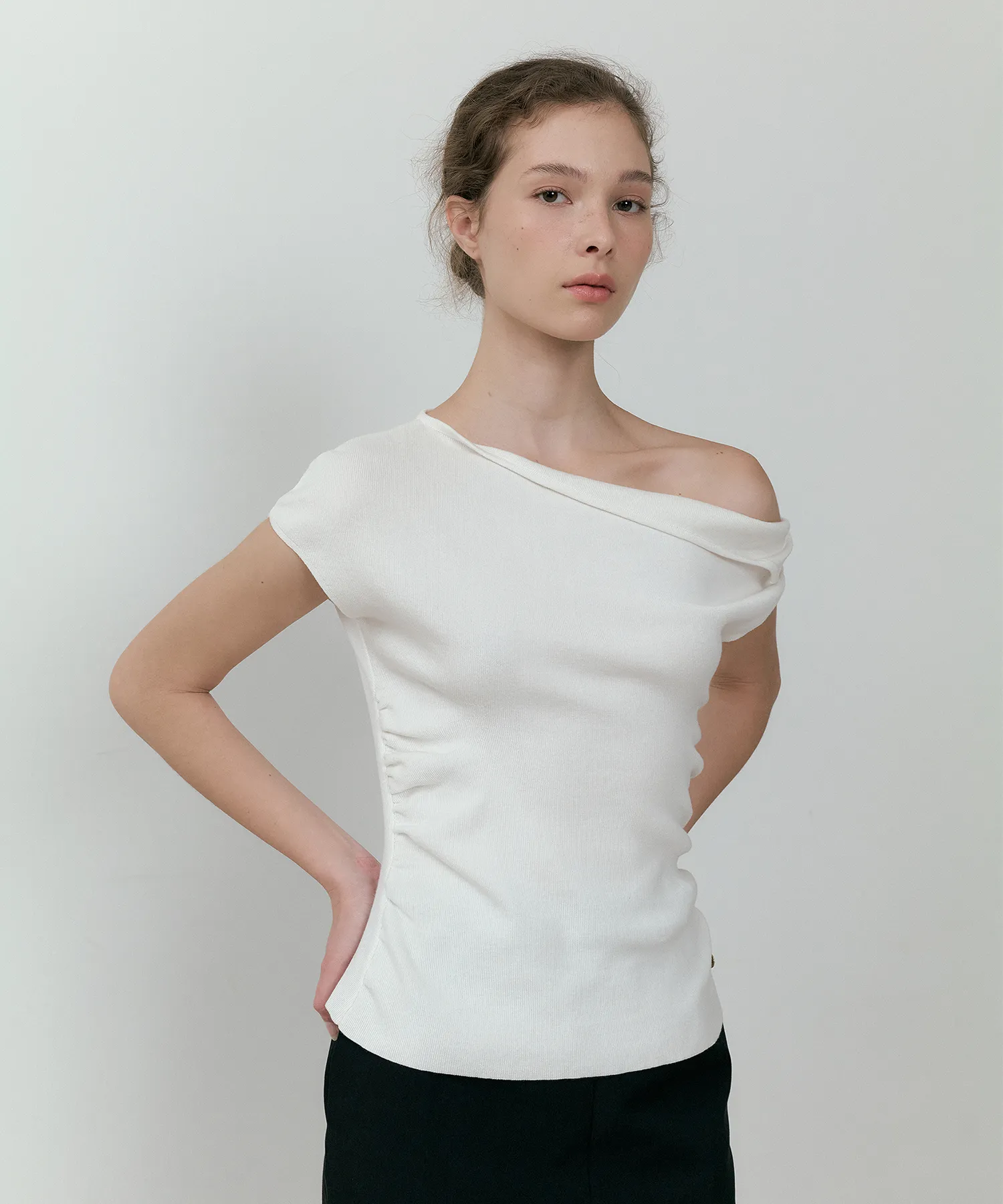Shirring drop sleeveless knit (cream)