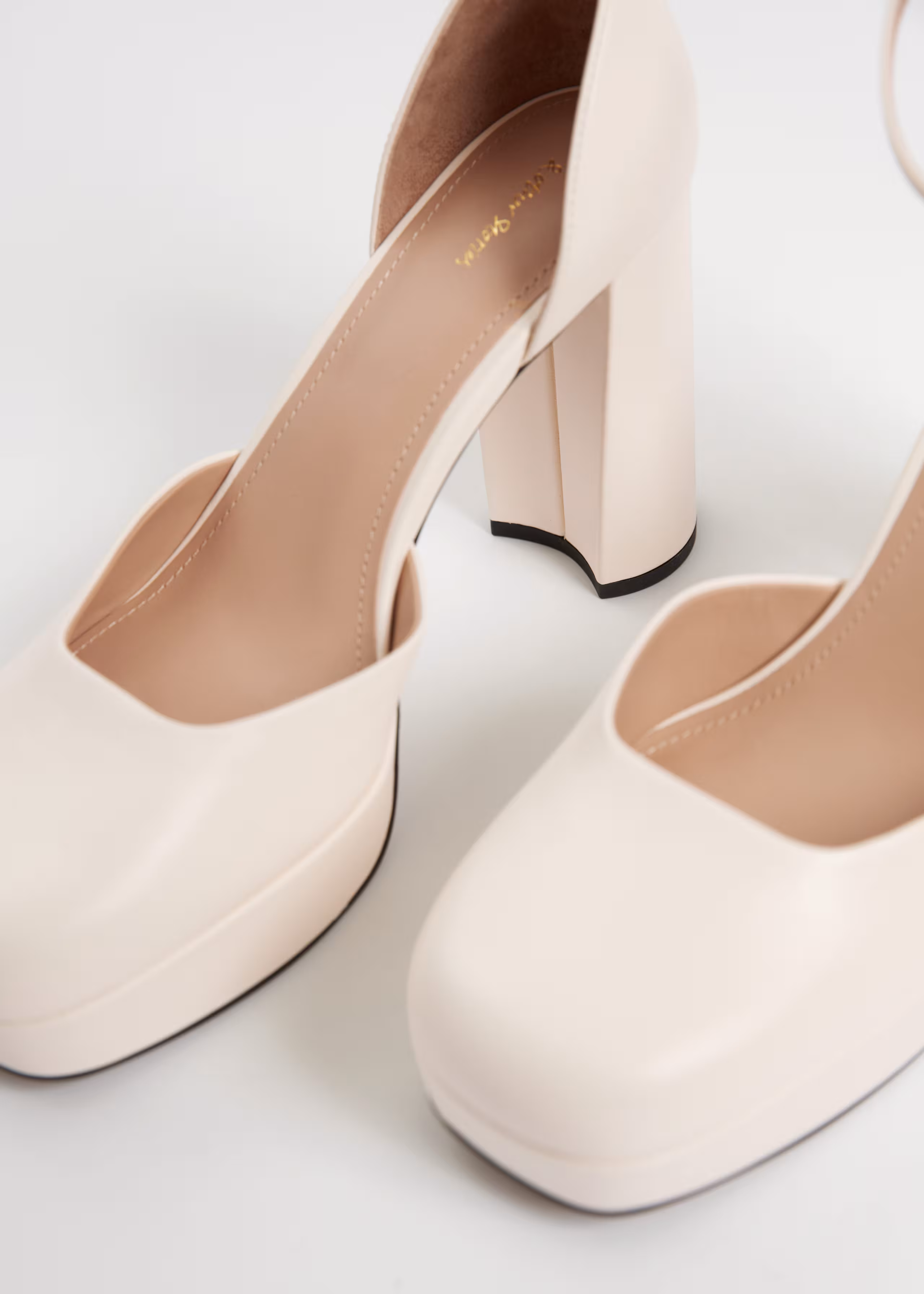 Platform Mary Jane Pumps