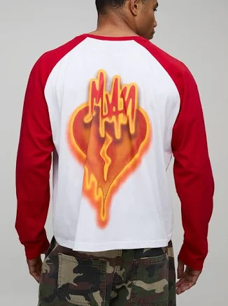boohooMAN Men's Regular Fit Boxy Graffiti Heart Printed Raglan T-Shirt