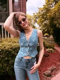 Floral Jacquard Button Down Denim Vest - LargeFloral Jacquard Button Down Denim Vest - Large