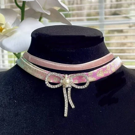 Betsey Johnson Double Set Of Chokers Collar Necklace Bow Pearls Pink