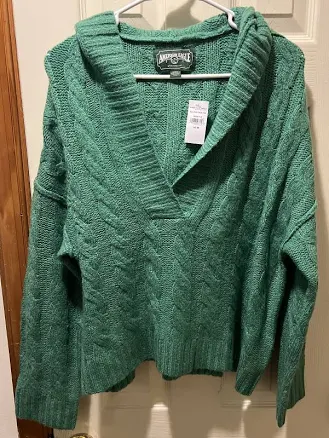 American Eagle Sweater Women’s M Green Cable Knit Cropped Hoodie