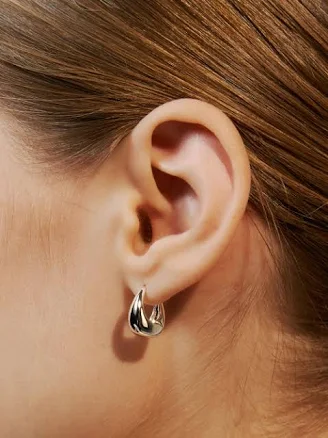 HEI sensual one-touch earring