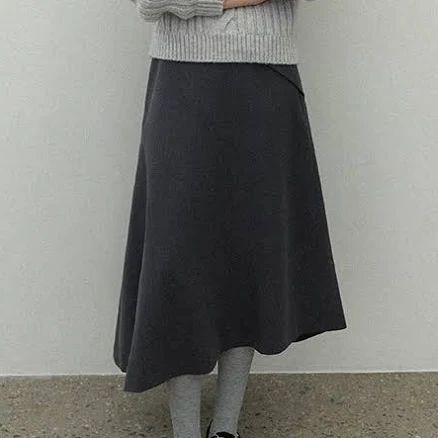 INDIRA UNBALANCE FLARE SKIRT