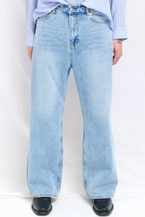 Dunst Semi Flared Jeans