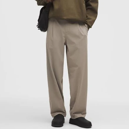 Men's lululemon Daydrift Relaxed-Fit Pleated Trouser Regular