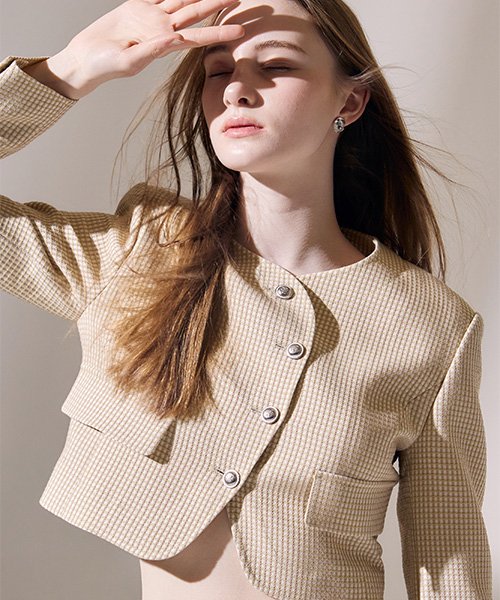 PEACH-SHAPED NECK CROP JACKET (BEIGE)