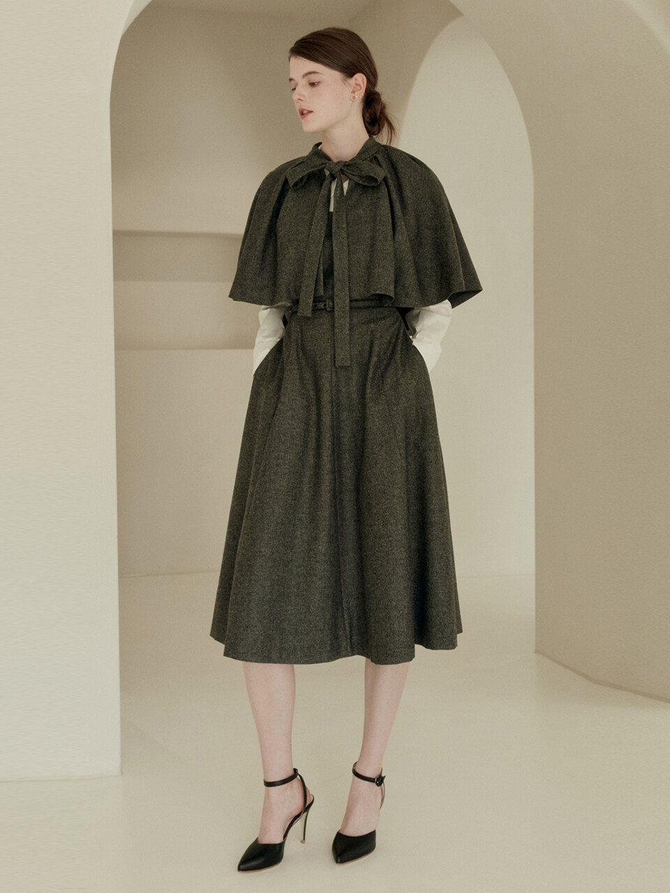 OLIVIA Shirt Under Strapless Dress (Off White/Charcoal Gray)