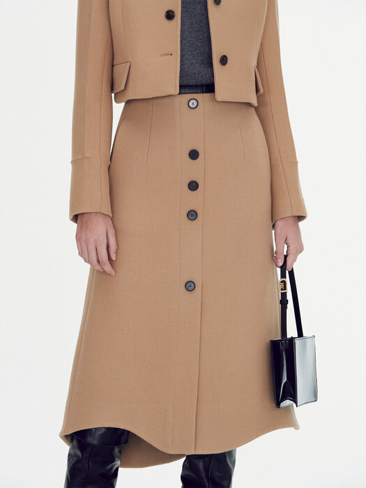 Asymmetric-line Skirt