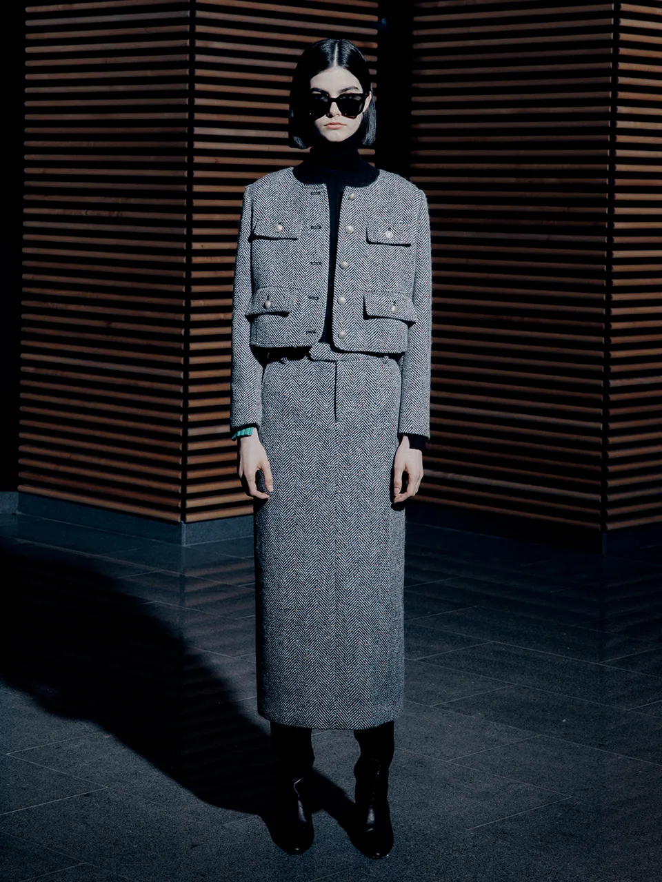 LOREN Crop Wool Tweed Jacket-Black