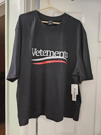 Vetements Women's Logo-Print Cotton T-Shirt