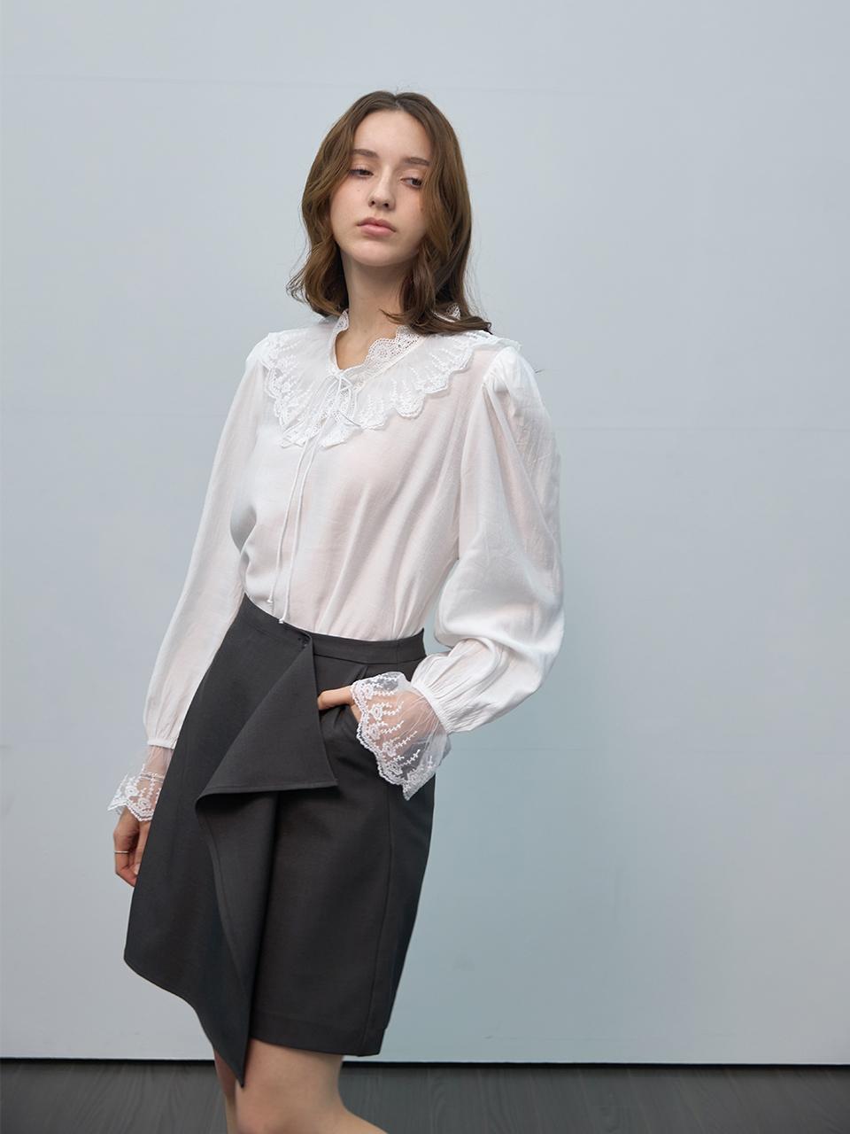 Lace Collar Volume Seeve Blouse