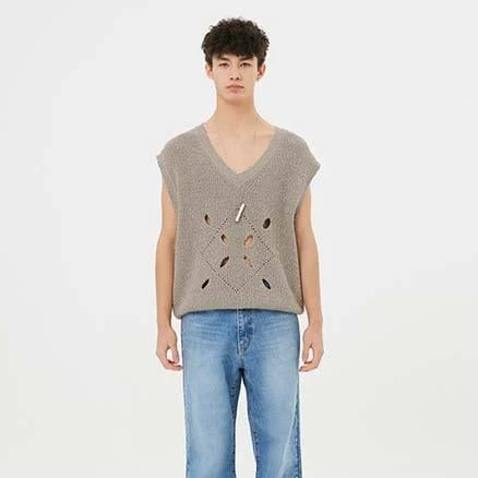 MOONSUN Eclipse Argyle Hole Knit Vest