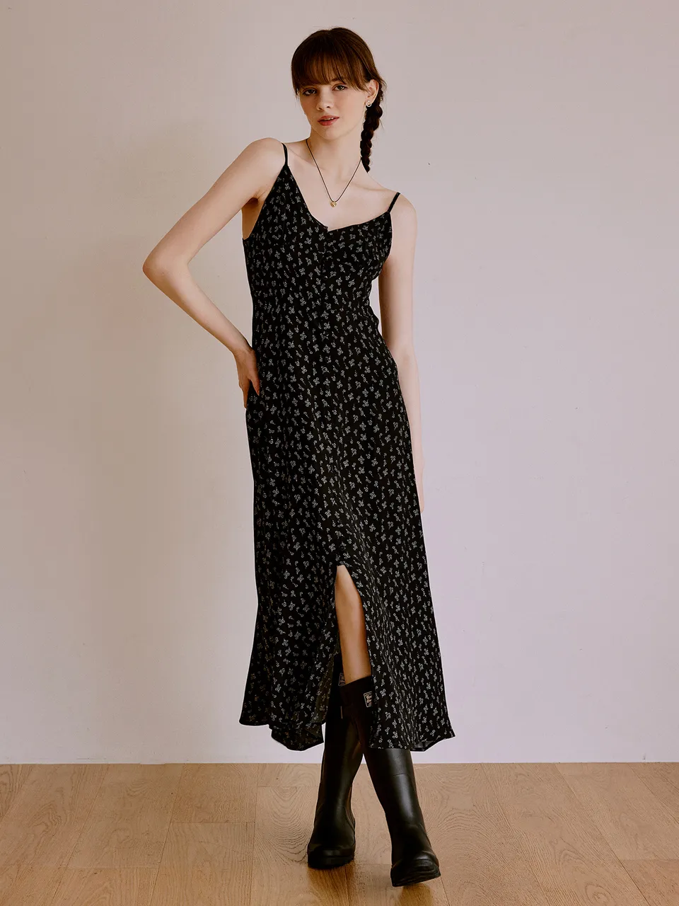 Flower bed button dress (black)