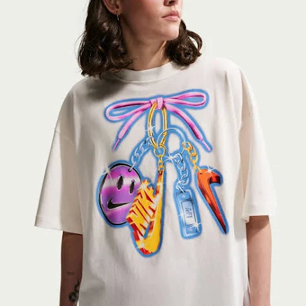 Nike Women's Sportswear Classic Oversized T-Shirt
