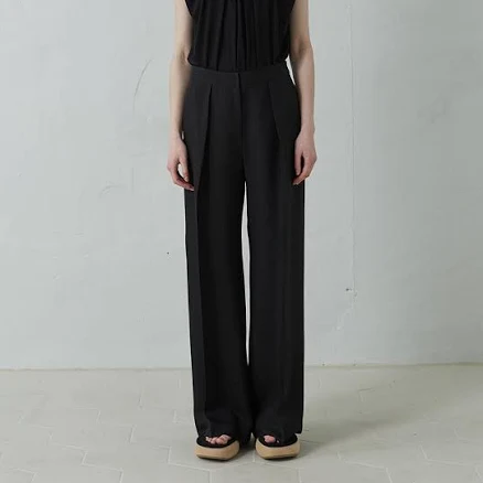W Concept Wide-Leg Pleated Trousers