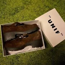 brown suede unif comma shoe