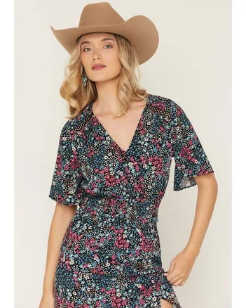 Idyllwind Women's Meadow Floral Print Short Sleeve Cropped Shirt