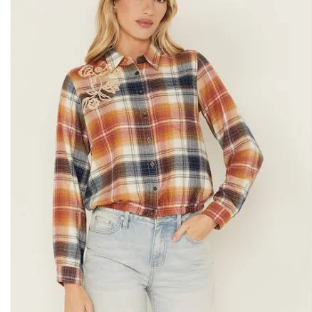 Cleo + Wolf Women's Embroidered Cropped Plaid Flannel Shirt
