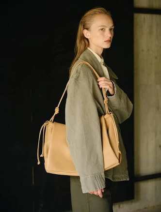 ROH SEOUL Large Knot Shoulder Bag