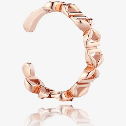 La D.D Gold Ear Cuff