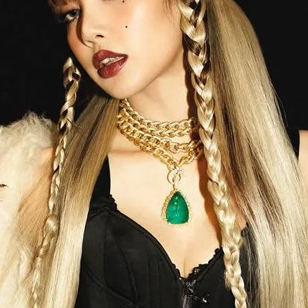 Lalisa Manoban Roza Choker