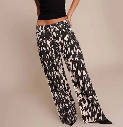 PrettyLittleThing Women's Snow Leopard Slouchy Wide Leg Jeans