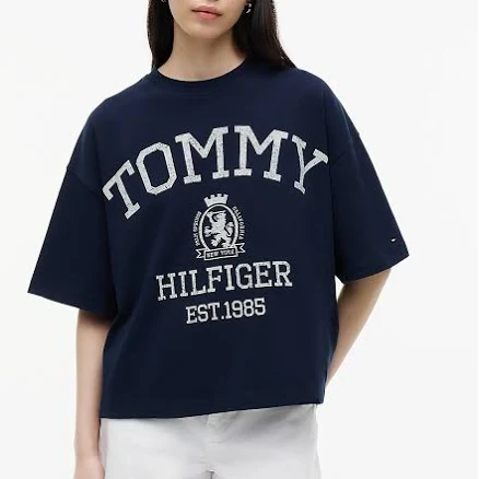 Tommy Hilfiger Women's Relaxed Fit Varsity Crest T-Shirt