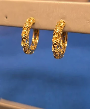 Tiffany & Co. 21.7mm "x" Hoop Earrings 18k Yellow Gold With La