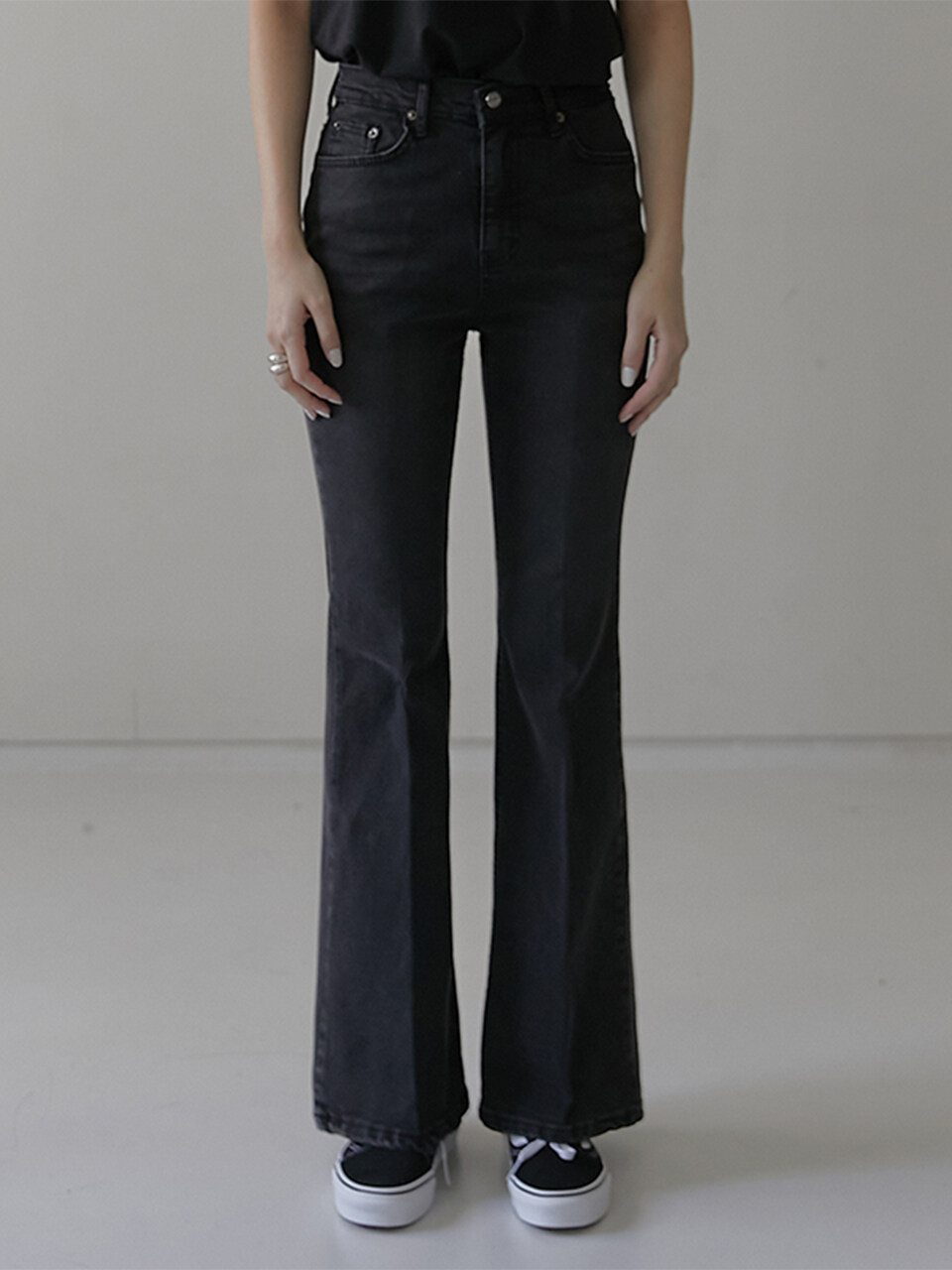 Cover Band Slim Loose Boots Cut Denim (Black)