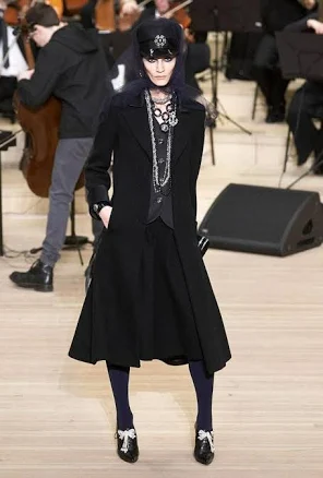 Chanel coat 36 Métiers d'art