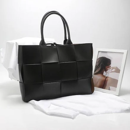Intrecciato Large Leather Tote Bag
