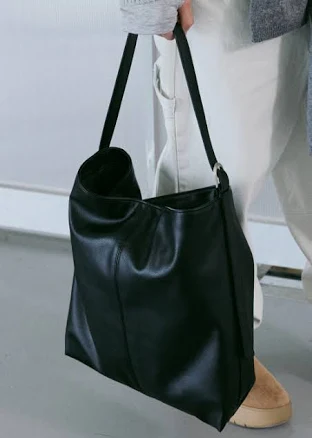BER de NOIR Noble Leather Shoulder Bag