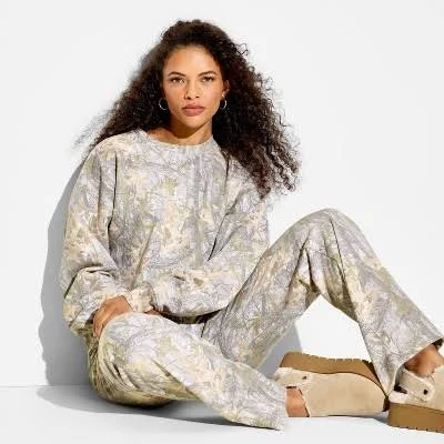 Modern Lux Women's Fleece Graphic Crewneck Sweatshirt