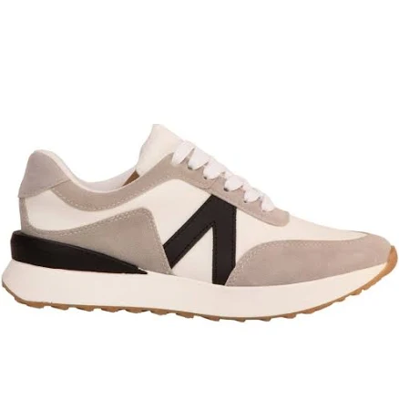Nova Sneakers