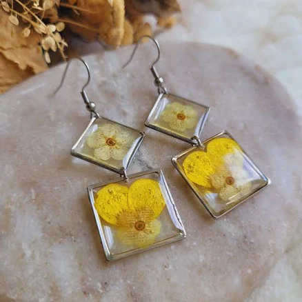 dried Buttercup and Spirea flower earrings. Natural dried flower earrings