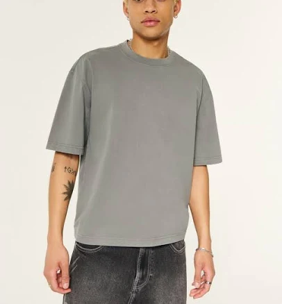 Hollister Men's Super Boxy Crop T-Shirt