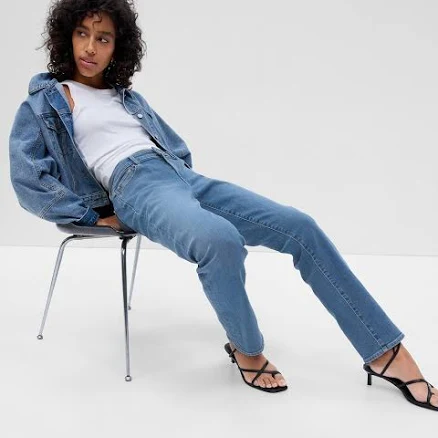 Gap Women's Mid Rise Classic Straight Jeans