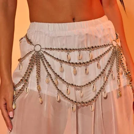 AKIRA Too Chic Seashell Belt